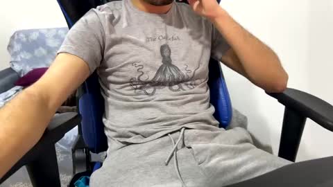 Snapshot of hornylatino229 chatting on February 19, 11:36 pm hornylatino229 online show from February 19, 11:36 pm