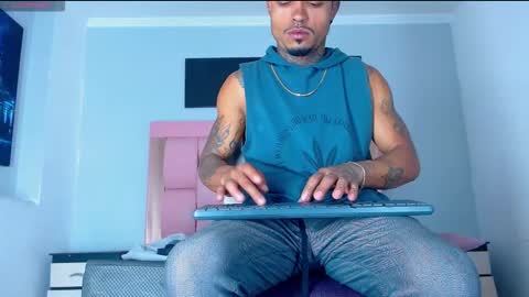 JUSTIN LOGAN online show from February 6, 12:35 pm