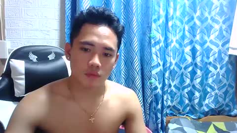 HOTASIANGUYX online show from February 27, 4:43 pm