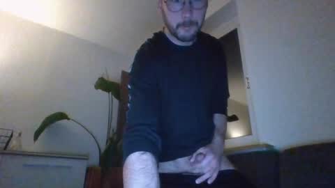 hotguitarplayernaked online show from December 28, 1:18 am