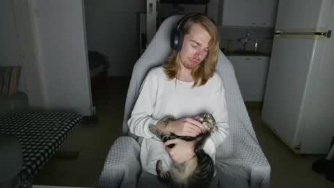 Hikikomori Alex online show from December 9, 3:12 pm