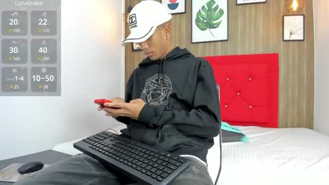 Hotkoljei online show from December 17, 3:17 am