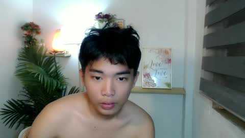 hottestloues online show from June 22, 3:25 am