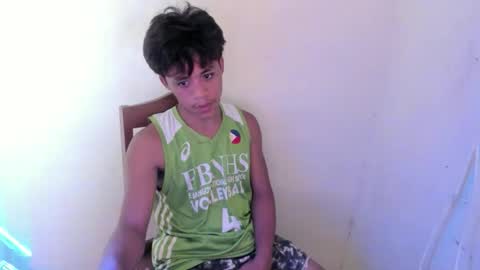 hottie_migs online show from April 11, 1:25 pm