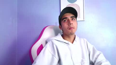 hottiie_guy online show from November 17, 5:49 pm