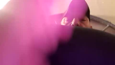 hugecummer10 online show from April 1, 1:51 am