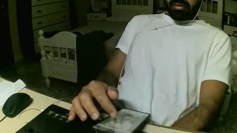 hugeveiny online show from November 17, 7:55 am