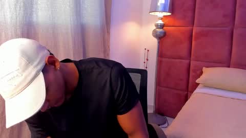 Hugo Cano online show from November 2, 7:40 pm