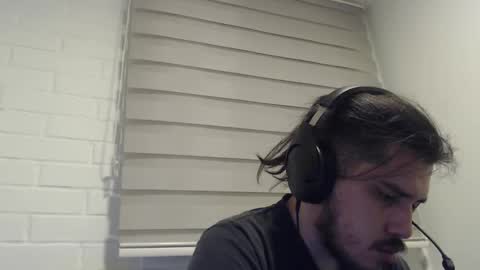 Snapshot of hungweeb chatting on February 4, 3:54 am Rod online show from February 4, 3:54 am