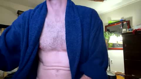 Snapshot of hungwell2111 chatting on December 29, 7:39 am hungwell2111 online show from December 29, 7:39 am