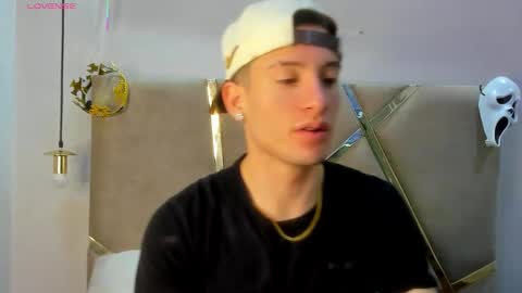 hunterheat_ online show from October 26, 12:40 pm