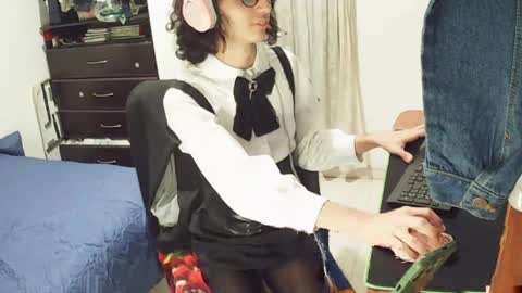 hxxyro1 online show from April 30, 3:57 am