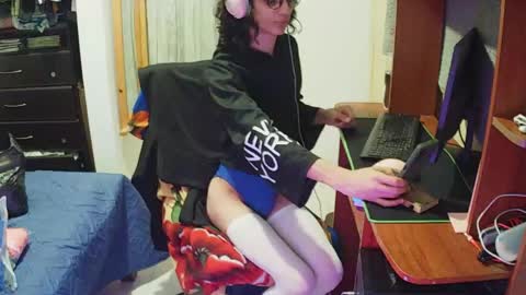 hxxyro1 online show from April 29, 4:17 am