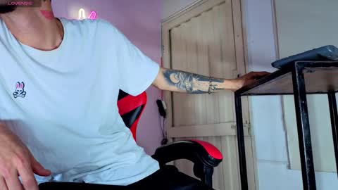 kelvis online show from February 11, 7:35 am