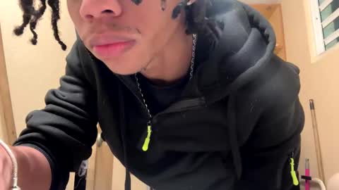 iamadielpr online show from December 2, 5:21 am