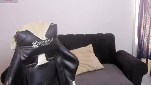 Dylan  independent model  online show from April 9, 4:24 pm