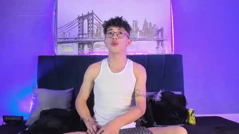 Andrew online show from December 9, 1:40 am