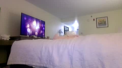 illuminatiheadspace1 online show from September 14, 7:49 pm