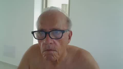 Snapshot of incendiado chatting on October 16, 5:32 pm incendiado online show from October 16, 5:32 pm