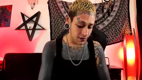 Snapshot of ink_u_buzz chatting on October 24, 12:45 am Dani  online show from October 24, 12:45 am