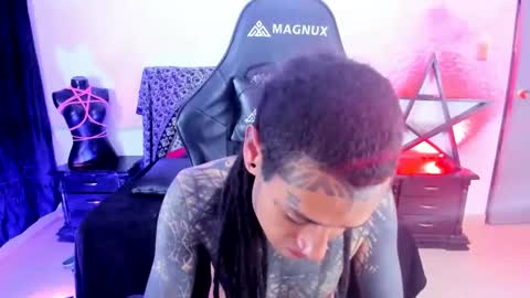 Snapshot of ink_u_buzz chatting on January 26, 10:35 pm Dani  online show from January 26, 10:35 pm