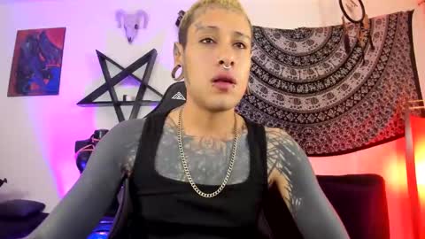 Snapshot of ink_u_buzz chatting on October 19, 1:32 am Dani  online show from October 19, 1:32 am