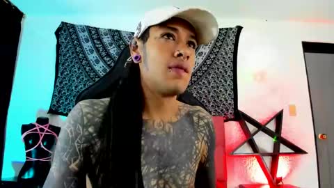 Snapshot of ink_u_buzz chatting on February 2, 4:59 am Dani  online show from February 2, 4:59 am