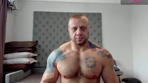 ironhulk22 online show from June 24, 7:44 am