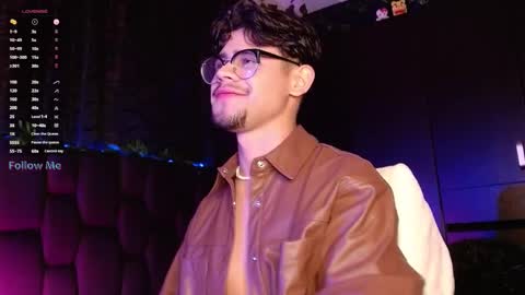 Snapshot of isaac_saenz chatting on December 14, 9:46 pm Isaac Saenz. online show from December 14, 9:46 pm