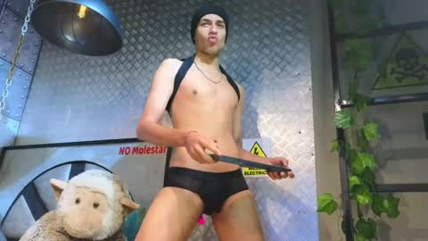 itszairen online show from March 18, 6:27 am