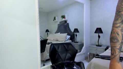 Jack White online show from December 9, 4:23 am