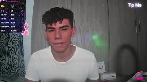 javi15  online show from December 8, 4:46 am