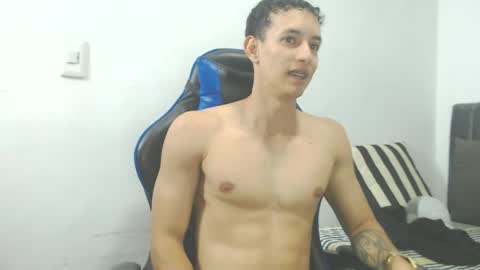 Hi guys im new 3 online show from April 10, 11:23 pm