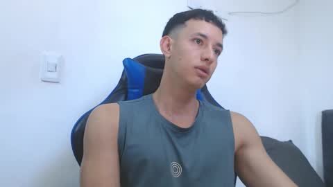 Hi guys im new 3 online show from February 27, 4:39 pm