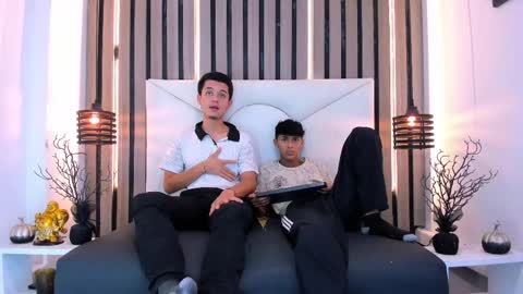 James y Kenet online show from February 13, 7:19 pm