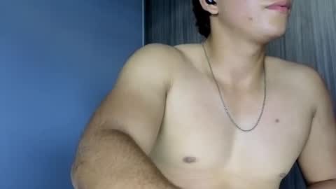 james_silva1 online show from July 28, 3:21 pm
