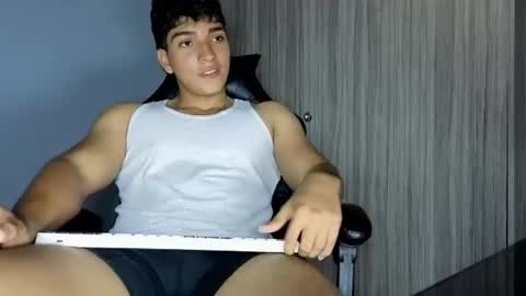 james_silva1 online show from July 28, 2:57 pm