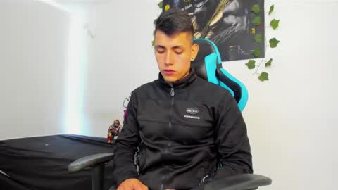 Jamess hott online show from February 5, 1:44 pm