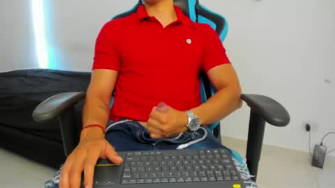 Jamess hott online show from January 18, 1:51 pm