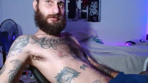 Snapshot of jammes_owen chatting on October 20, 6:28 am Jammes. online show from October 20, 6:28 am