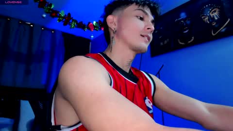 J online show from December 12, 8:10 pm