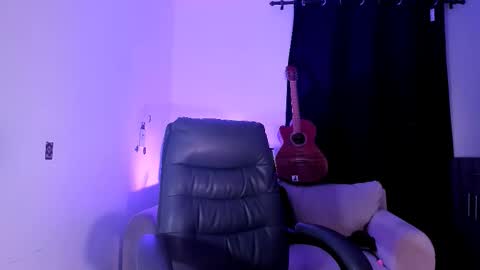 jaythomax online show from November 4, 12:33 am