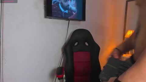 Snapshot of jdaniel_shellby chatting on January 10, 1:42 am jhon online show from January 10, 1:42 am