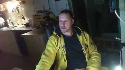 Snapshot of jef74700 chatting on February 5, 4:06 am Jrme online show from February 5, 4:06 am