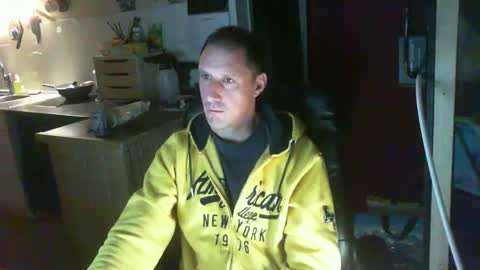 Snapshot of jef74700 chatting on December 7, 3:47 am Jrme online show from December 7, 3:47 am