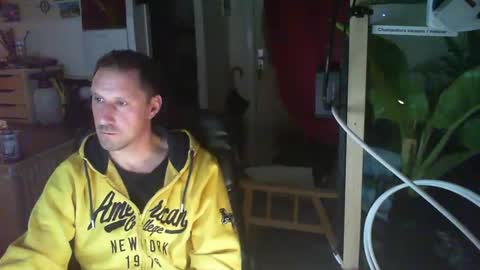 Snapshot of jef74700 chatting on January 8, 3:51 am Jrme online show from January 8, 3:51 am