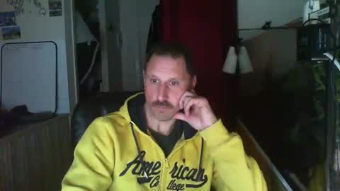 Snapshot of jef74700 chatting on March 9, 5:33 am Jrme online show from March 9, 5:33 am