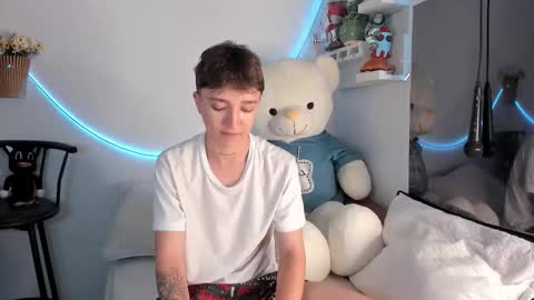 jero independent model online show from March 19, 7:55 am