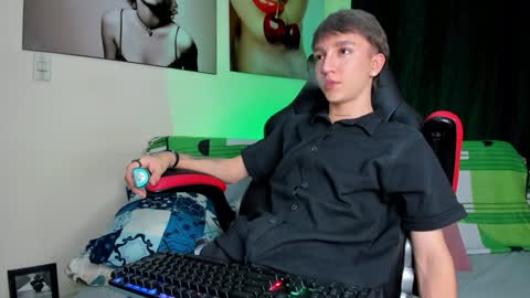 Snapshot of jeremy_salvatore_ chatting on January 20, 6:21 am jero independent model online show from January 20, 6:21 am