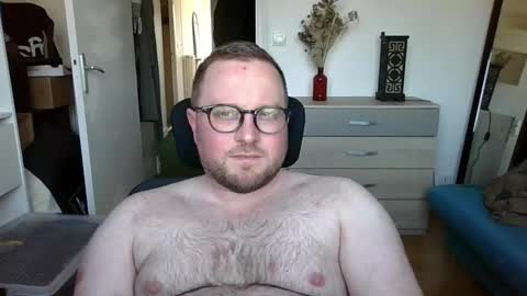 jeuneloup92 online show from March 18, 4:54 pm